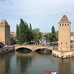 公寓 Cosy On Strasbourg Tramway Line