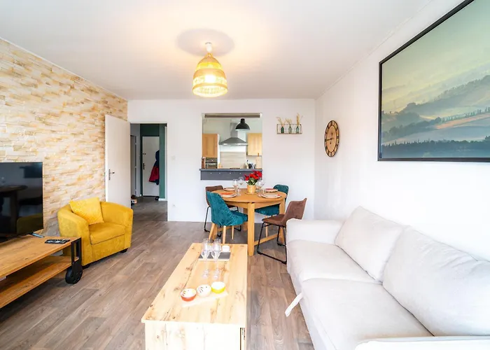 Cosy On Strasbourg Tramway Line Apartment *